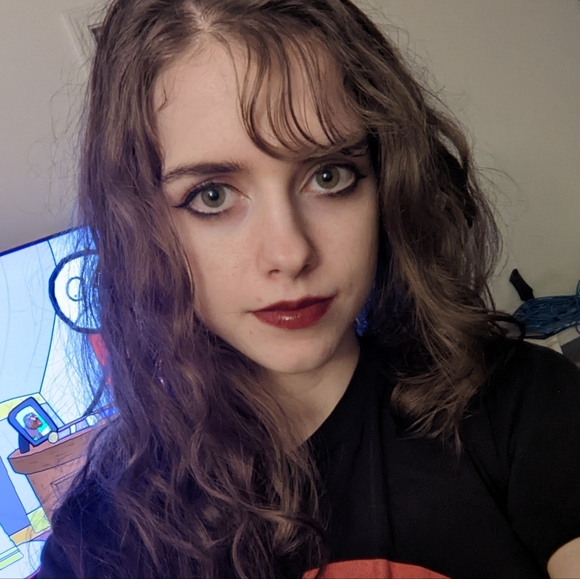 Meet your Posher, Cassandra - Picture 2 of 4